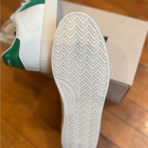 New in box Women's Victoria Cream and Green Sneakers - Picture 3 of 5